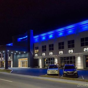 Hotel & Suites Le Dauphin Drummondville